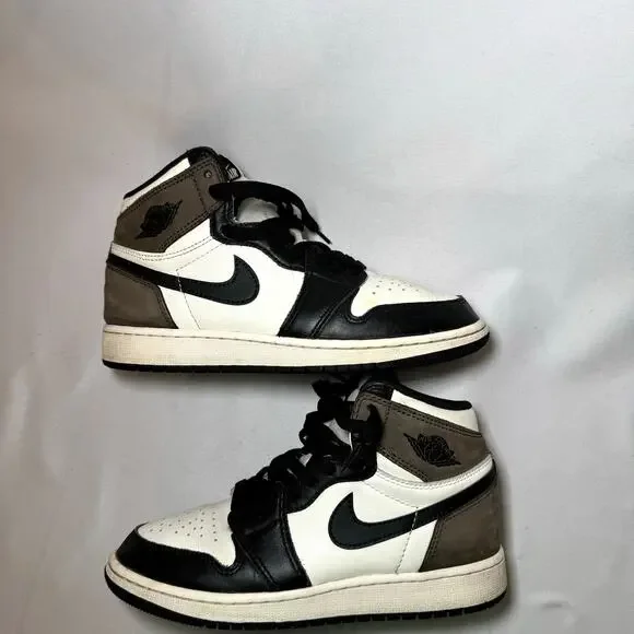 Size 4.5 - Nike Air Jordan 1 Retro High OG GS Dark Mocha Men's Shoes